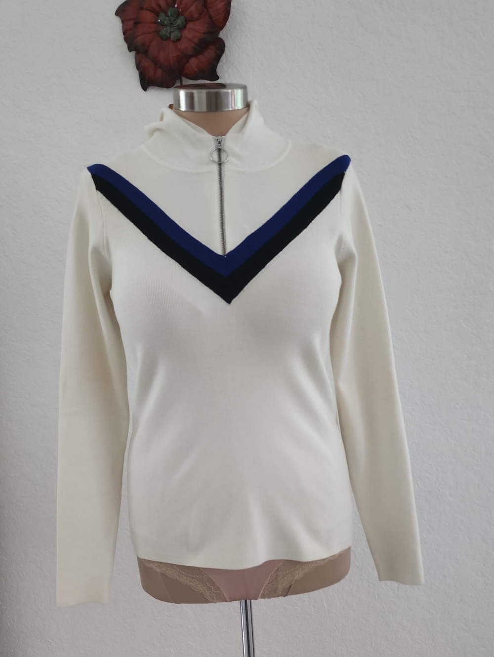 SANDRO | V-Neck Long Sleeve Sweatshirt